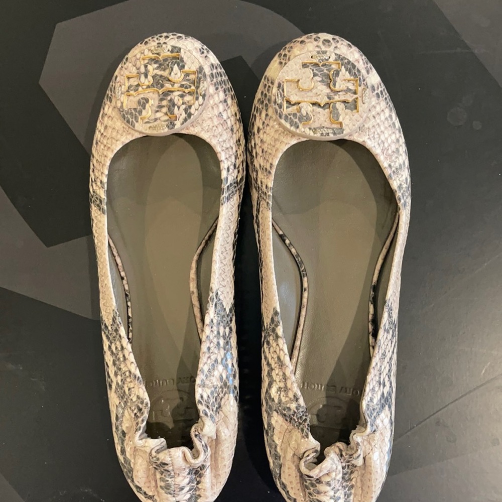 Tory Burch flats snake